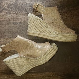 EUC Rose gold wedge sandals by Kenneth Cole